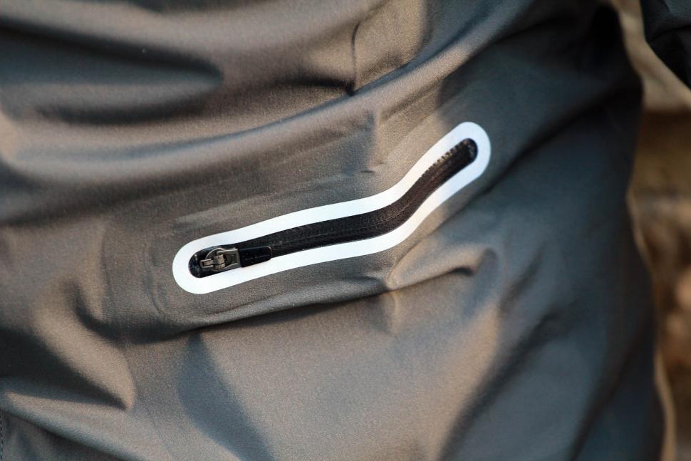 Review Rapha Wind Jacket road.cc